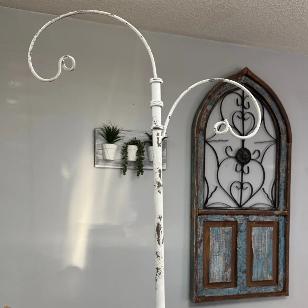 Distressed Lantern Stand with lanterns NEW